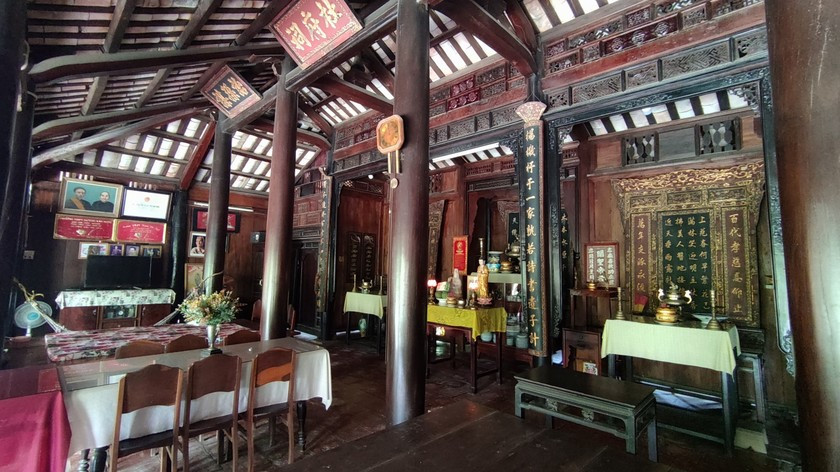 Bên trong nhà cổ gồm 36 cột lớn bằng gỗ, được làm từ những loại gỗ quý. Ảnh: Baophapluat