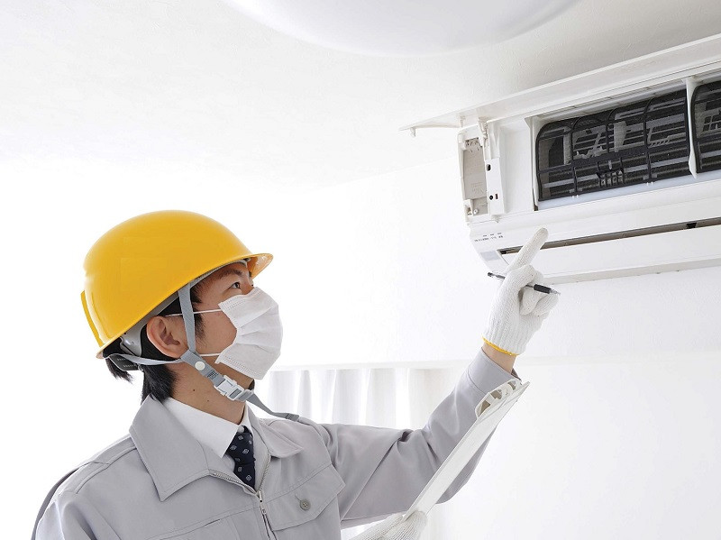 Vào tháng cao điểm như mùa hè, thu nhập của các thợ này có thể lên đến 50 triệu đồng/tháng. Ảnh: Internet