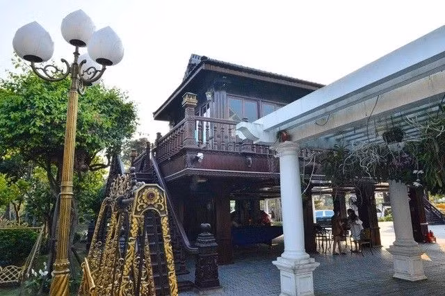 Xây nhà theo kiểu một công viên nên hàng ngày có nhiều người dân xung quanh đến tận nơi để tham quan. Ảnh: Nhịp sống Việt