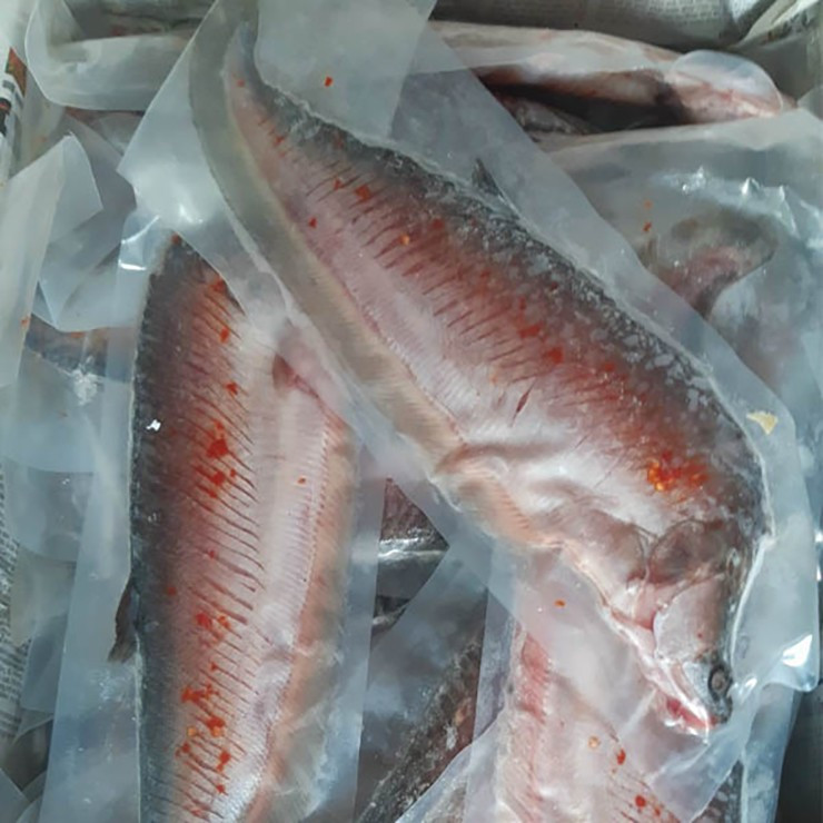 Trên thị trường, khô cá thát lát hay chả cá thát lát, cá thát lát tẩm gia vị... có giá bán lên tới 330.000 đồng/kg. Ảnh: Shopee