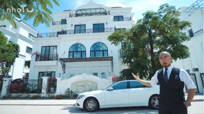 Theo giới thiệu trên Kênh YouTube NhaTo, căn biệt thự có view vịnh Hạ Long, rộng 500m2, chỉ phục vụ mục đích nghỉ dưỡng cuối tuần