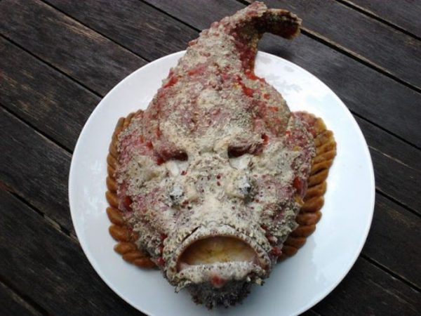 Trên thị trường, cá mặt quỷ có giá dao động từ 1 - 3 triệu đồng/kg, tùy thời điểm và khu vực. Theo đó, Để được thưởng thức một con cá mặt quỷ tại Hà Nội, khách hàng phải chi từ 3 - 9 triệu đồng. Ảnh: Haisantrungnam