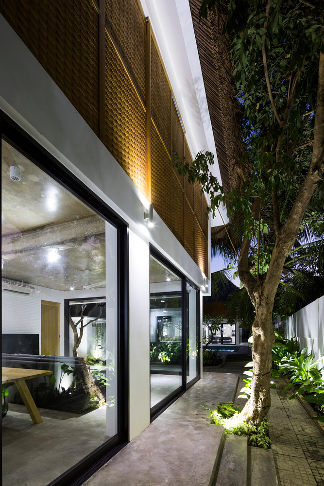 Trong khi mỗi ngôi nhà mang lại sự riêng tư cho mỗi thành viên thì sân trung tâm với hồ bơi, sân hiên và bếp ngoài trời lại là trung tâm “xã hội” nơi các thành viên trong gia đình tương tác với nhau và tận hưởng các hoạt động ngoài trời.