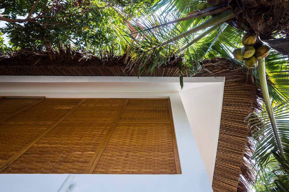 Nhà mái lá mang đến sự hài hòa giữa văn hóa địa phương và cấu trúc hiện đại nhưng vẫn giữ được sự hoà hợp với cuộc sống nông thôn xung quanh. Nguồn ảnh: Hiroyuki Oki