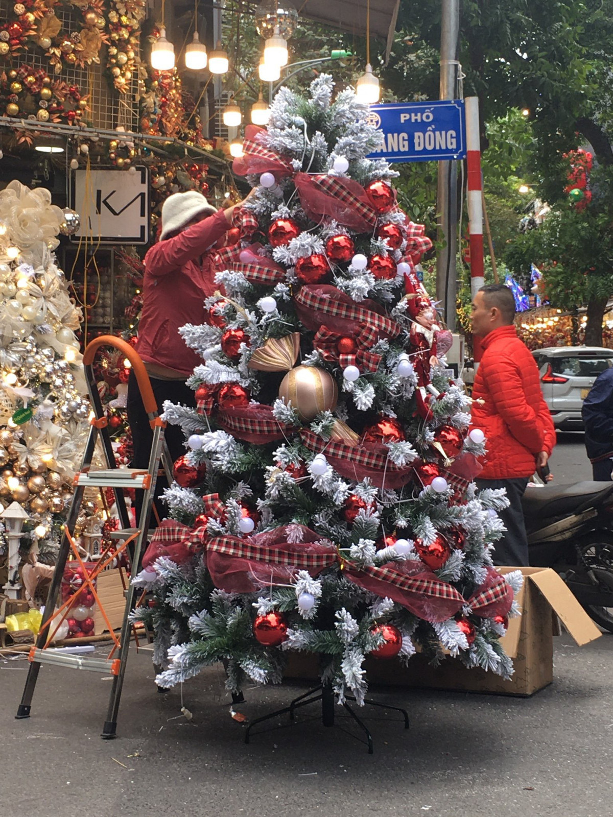 Tieu thuong Hang Ma kiem chuc trieu moi ngay dip Giang sinh-Hinh-7