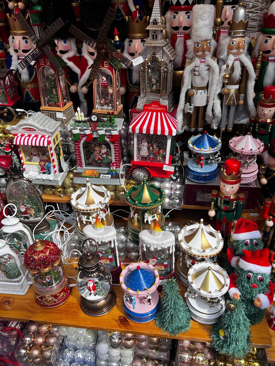 Tieu thuong Hang Ma kiem chuc trieu moi ngay dip Giang sinh-Hinh-3