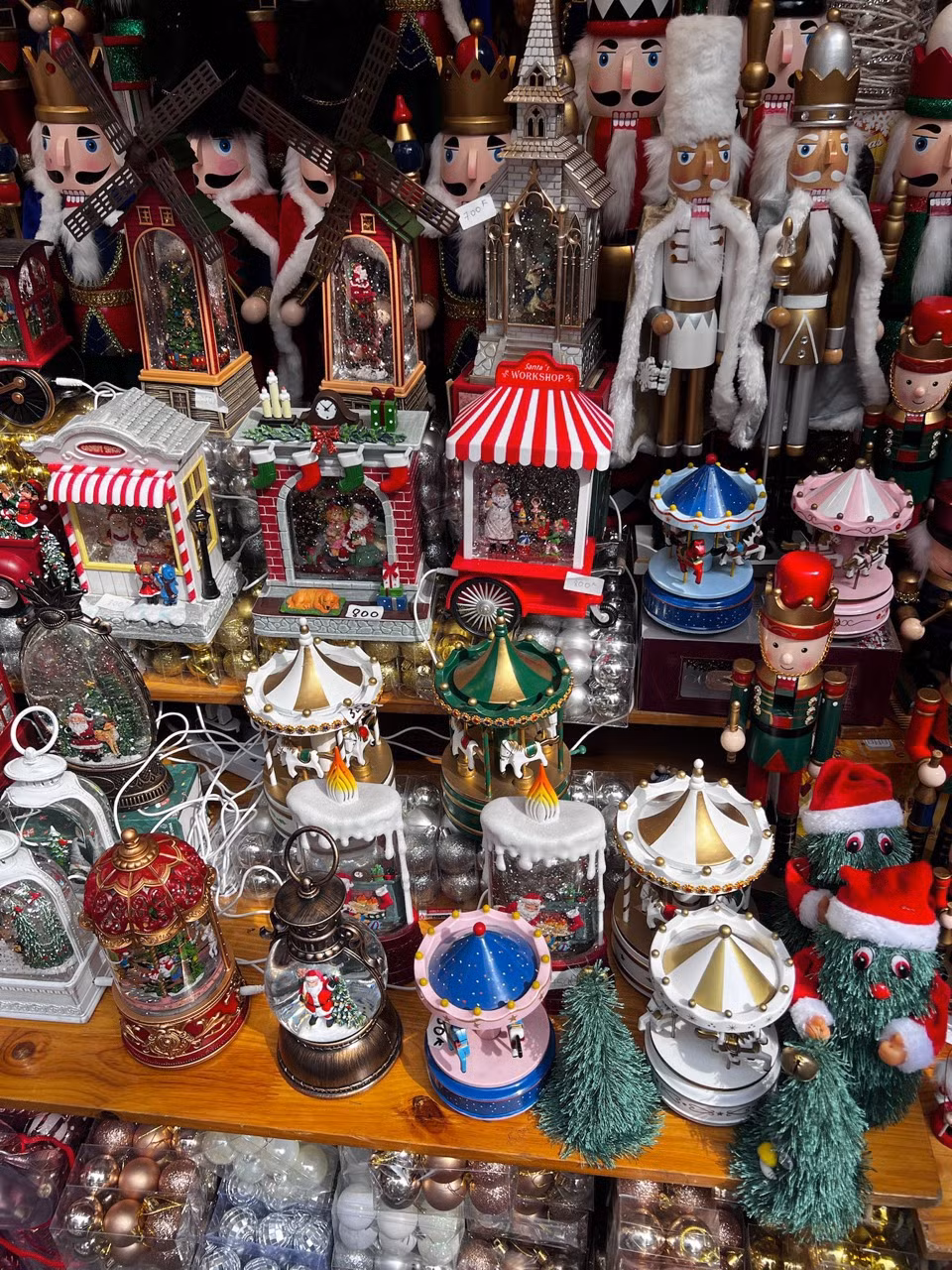 Tieu thuong Hang Ma kiem chuc trieu moi ngay dip Giang sinh-Hinh-3