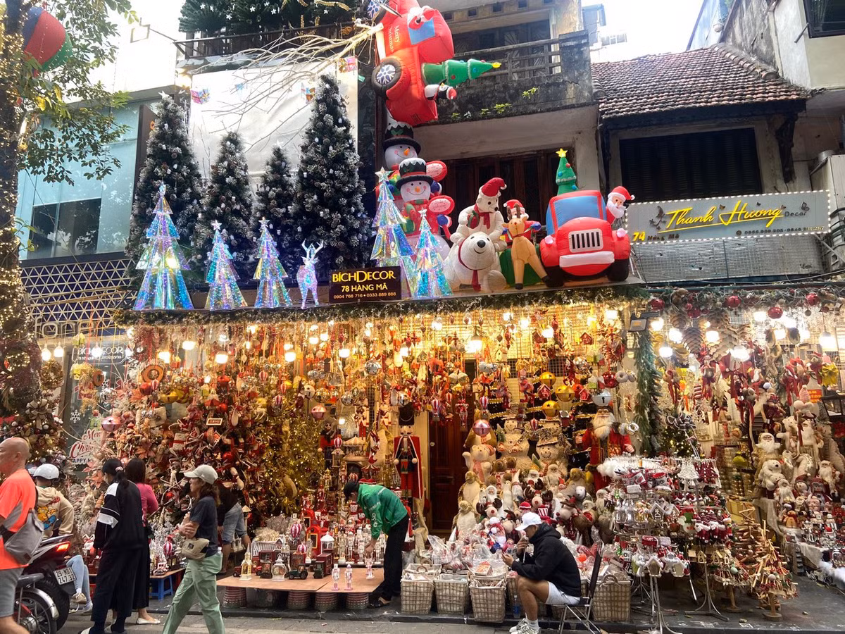 Tieu thuong Hang Ma kiem chuc trieu moi ngay dip Giang sinh-Hinh-2