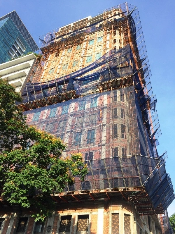 Từ đây, bà tiếp tục mua nhiều căn chung cư cũ khác rồi sửa sang và bán lại. Khi tích lũy được số vốn đủ lớn, bà Dương Thị Bạch Diệp bắt đầu lấn sang những sản phẩm bất động sản cao cấp hơn như trung tâm thương mại, văn phòng làm việc, chung cư cao cấp... Ảnh: Dân trí