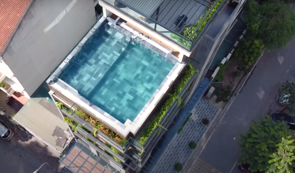 Đáng chú ý nhất là bể bơi vô cực với tầm view toàn Hà Nội ở tầng 6.