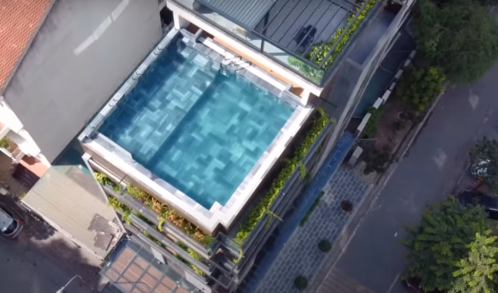 Đáng chú ý nhất là bể bơi vô cực với tầm view toàn Hà Nội ở tầng 6.