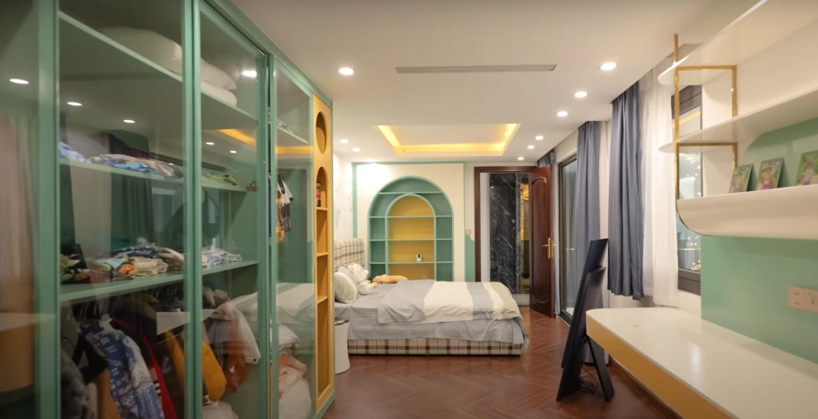 Toàn bộ tầng 2 được thiết kế không gian riêng cho cậu con trai cả.