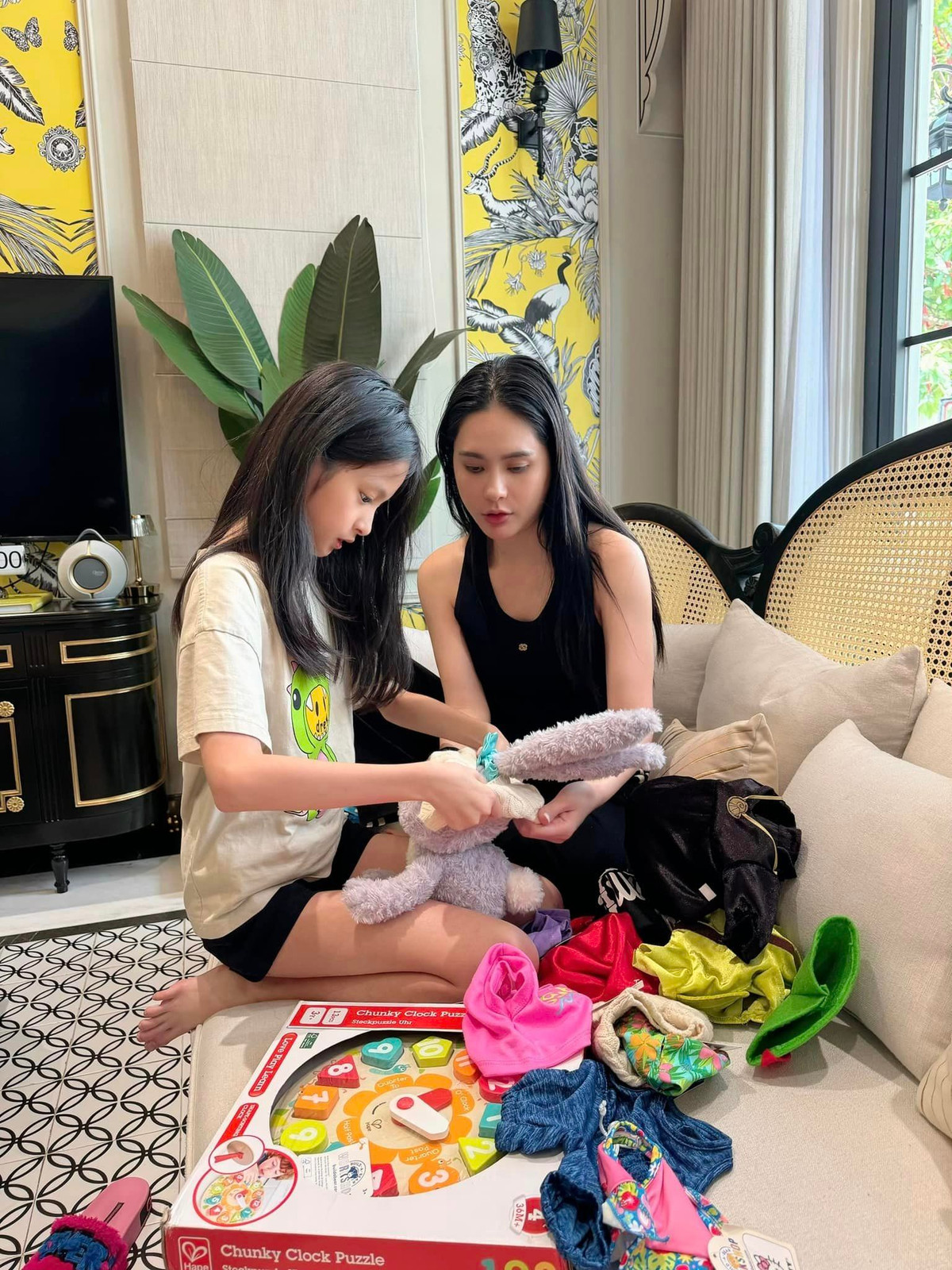 Sở hữu khối tài sản đồ sộ, ca sĩ Đoàn Di Băng được mệnh danh là "nữ đại gia quận 7". Di Băng và gia đình đang sống trong căn biệt thự trắng ở quận 7 (TP HCM).