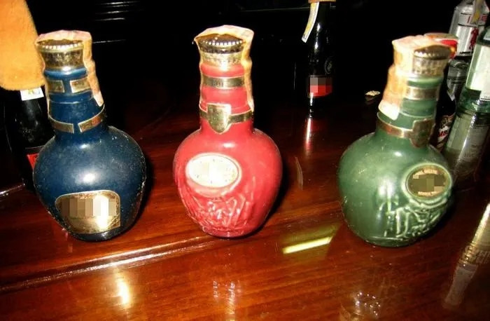 Trong nhà nghệ sĩ Quang Thắng có tới vài trăm chai rượu quý, được mua về mỗi lần anh có dịp ra nước ngoài. Ảnh: Internet