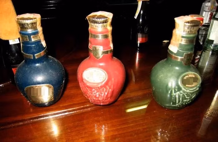 Trong nhà nghệ sĩ Quang Thắng có tới vài trăm chai rượu quý, được mua về mỗi lần anh có dịp ra nước ngoài. Ảnh: Internet