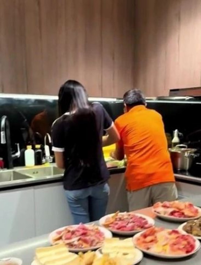 Khu bếp không quá rộng nhưng tiện nghi. Ảnh: chụp màn hình