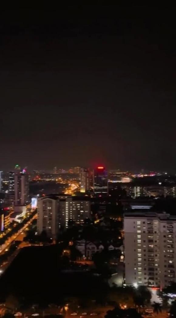 Đặc biệt, từ ban công, phòng tắm đều có thể nhìn thẳng ra SVĐ Mỹ Đình và nhiều khu vực khác trong thành phố, ngắm pháo hoa trong dịp lễ Tết tuyệt đẹp. Ảnh: FBNV