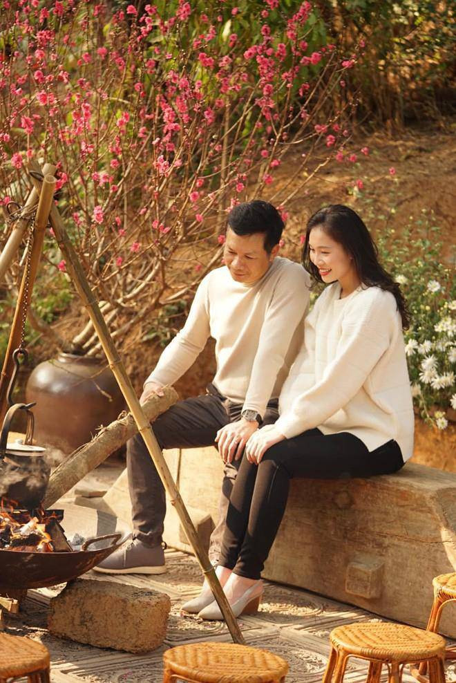 Những khoảnh khắc tình tứ bên nhau của hai vợ chồng Shark Hưng được chia sẻ nhiều trên trang cá nhân. Ảnh: FBNV