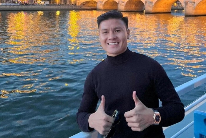 Đầu quân cho Pau FC (Pháp), Quang Hải nhận lương khoảng 680 bảng/tuần (gần 20 triệu đồng) và tổng tiền lương một năm là 35.360 bảng (hơn 1 tỷ đồng). Ảnh: FBNV