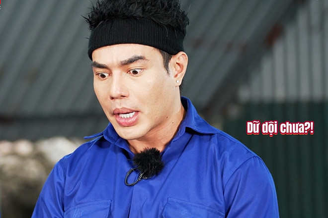 Trong bài phỏng vấn trên Soha, Lê Dương Bảo Lâm ngầm cho thấy mức cát-xê khủng của mình: "Khi nào đi làm về mà nhận cát-xê tiền tươi, tôi sẽ rải tiền từ lầu 1 tới lầu 3. Vợ tôi đi đằng sau nhặt tiền với ánh mắt sung sướng". Ảnh: Vietnamnet