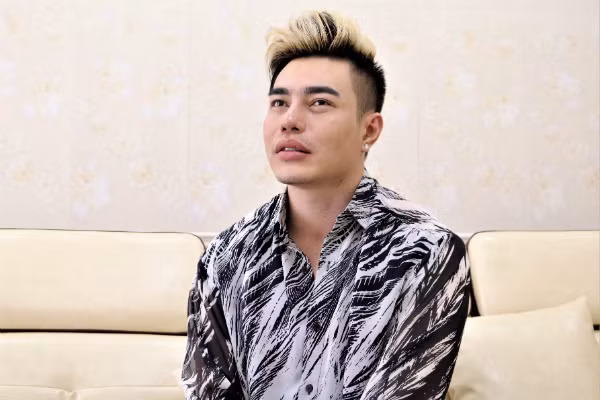 Có thời điểm Lê Dương Bảo Lâm thu nhập khoảng 3 tỷ đồng/tháng nhờ công việc livestream giới thiệu sản phẩm. Ảnh: Vietnamnet