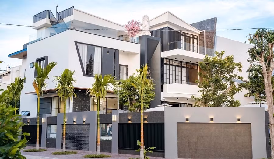 Bên cạnh đó, nam diễn viên "Về nhà đi con" còn tặng bố mẹ căn biệt thự 25 tỷ đồng, rộng 700m2 tại Cần Thơ.