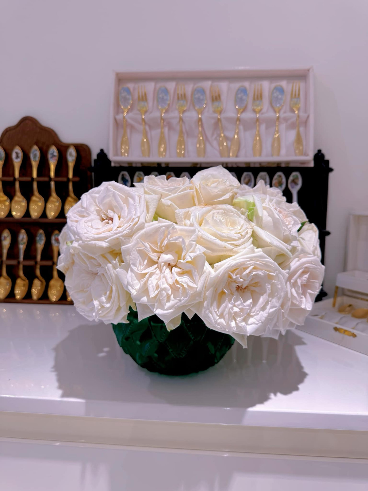 Nữ MC từng cho biết, đi ra đi vào thấy đâu cũng ngập hoa là vui khấp khởi.