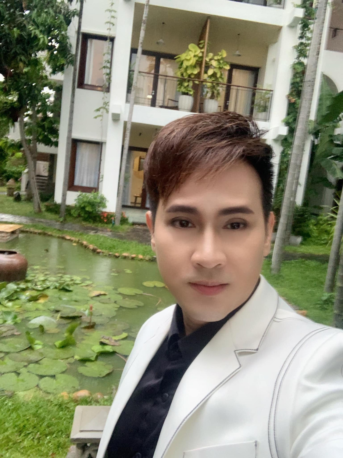 Nguyên Vũ nổi tiếng trong showbiz Việt với nhiều vai trò như ca sĩ, diễn viên, MC, game show. Ở ngưỡng U50, ca sĩ Nguyên Vũ sở hữu khối tài sản kếch xù. Ảnh: FBNV