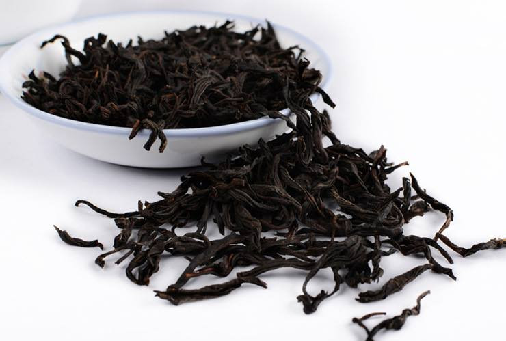 Năm 2002, trong một cuộc đấu giá đặc biệt tại Quảng Châu, 20gr trà Đại Hồng Bào đã được bán với giá 180.000 nhân dân tệ (21.700 USD). Tính ra 1kg trà Đại Hồng Bào có giá gần 300 tỷ đồng.