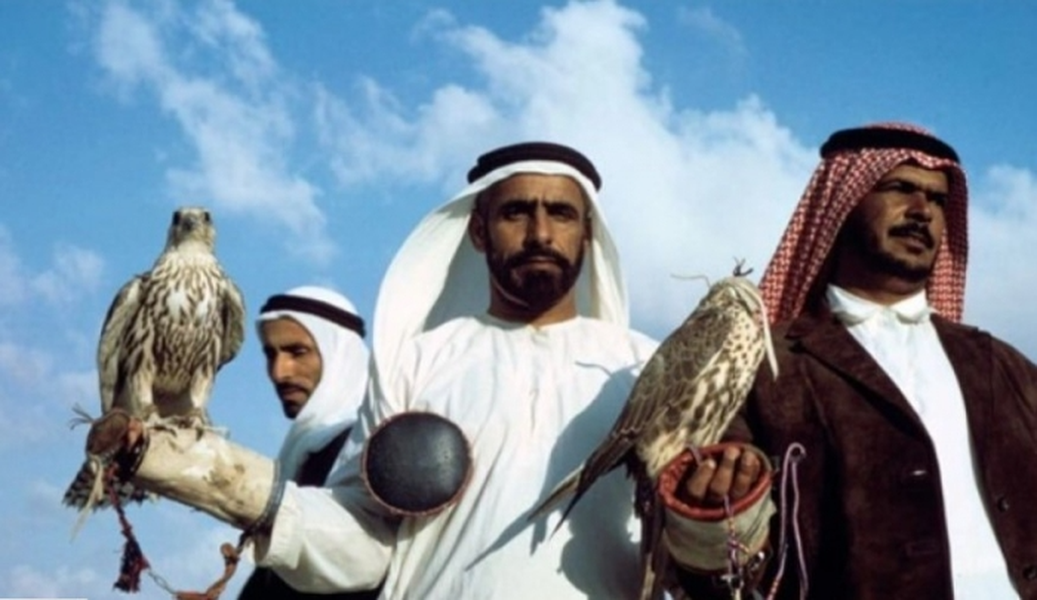 Theo đó, các đại gia Ả rập thường thể hiện đẳng cấp qua thú chơi chim ưng quý hiếm. Ảnh: Getty