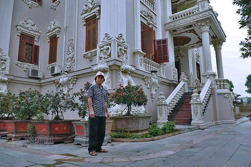 Đến xã Hải Minh, huyện Hải Hậu, tỉnh Nam Định, nhiều người không khỏi choáng ngợp trước tòa lâu đài Lan Khoa Khuê của ông Nguyễn Văn Khuê - một đại gia nổi tiếng trong vùng. Ảnh: Vietnamnet