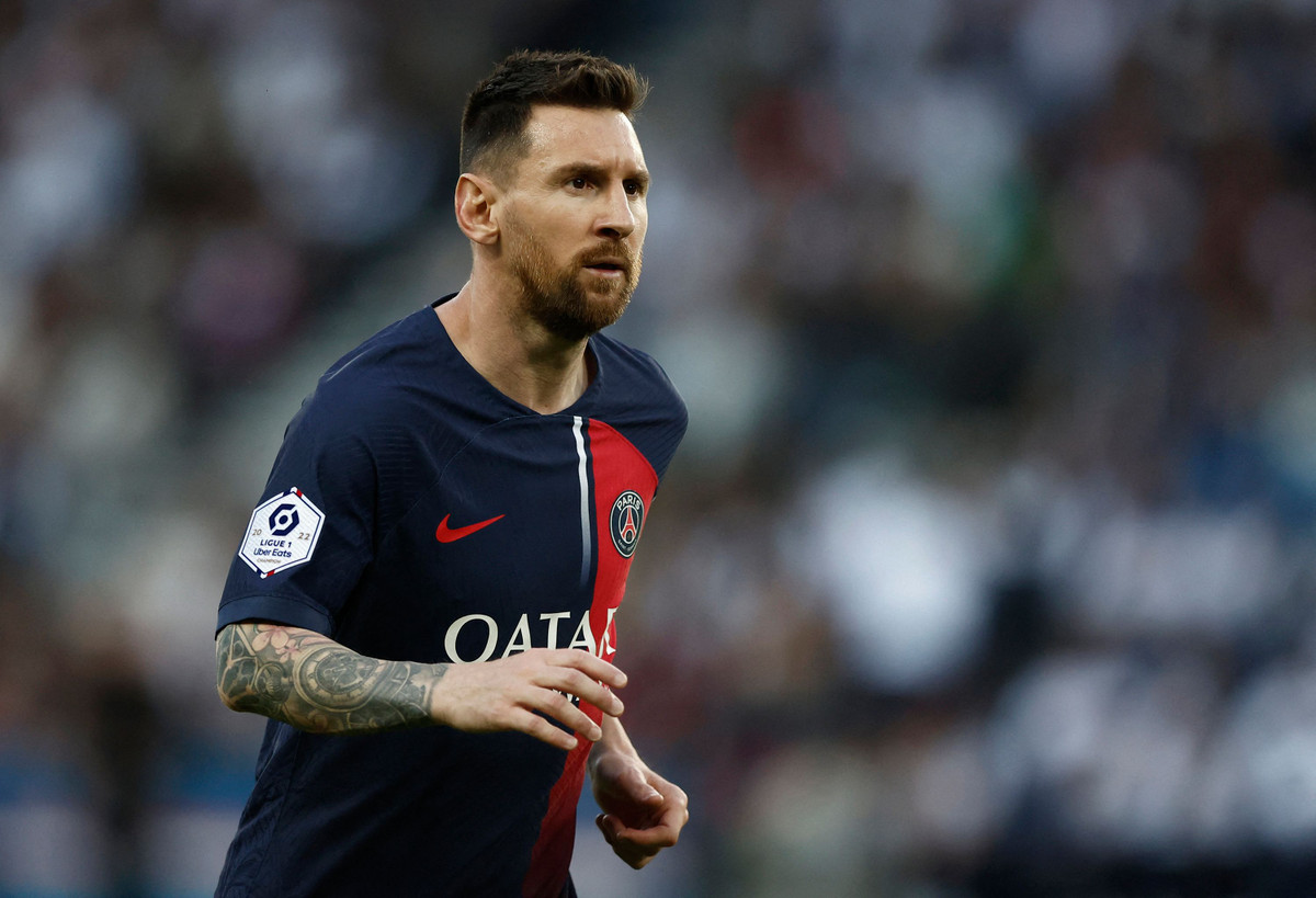 Khi ký hợp đồng với PSG, Messi nhận khoảng 30 - 35 triệu Euro/mùa (tương đương 35 - 41 triệu USD), chưa kèm theo những khoản thưởng dành cho toàn đội và cá nhân. Ảnh: CNN