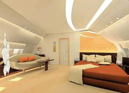 Nội thất trên máy bay được dát vàng. Một lượng lớn ghế đã được cắt giảm, thay vào đó là những căn phòng, dịch vụ tiện nghi xa xỉ bậc nhất.