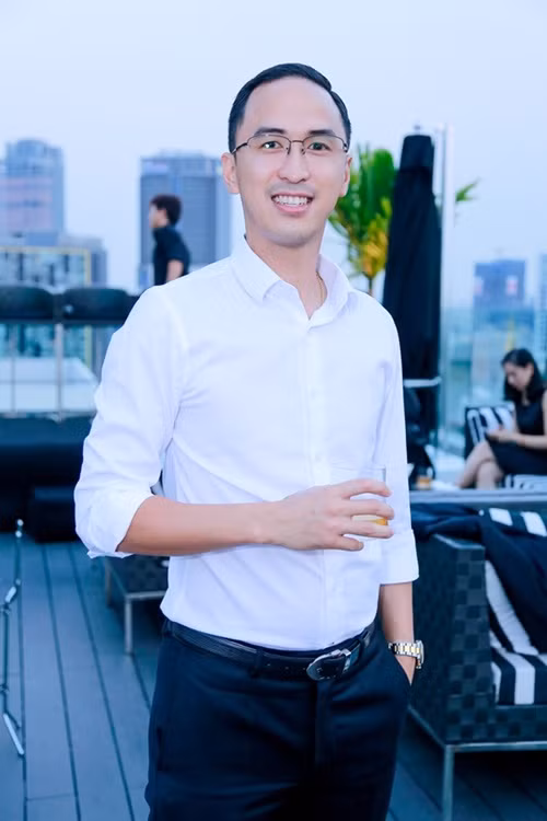 Ngoài ra, thiếu gia Loius Nguyễn còn trực tiếp quản lý điều hành IPPG F&amp;B VFS. Ảnh: Vietq