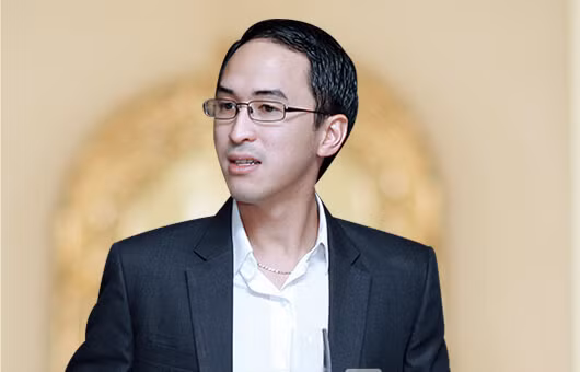 Sau khi tốt nghiệp đại học ở Manila, Loius Nguyễn tiếp tục qua Mỹ học lên cao học ngành Quản trị kinh doanh. Trước khi về làm việc cho tập đoàn của gia đình, Louis Nguyễn có 2 năm làm việc tại DFS Hong Kong và Singapore – chuỗi cửa hàng bán lẻ miễn thuế lớn nhất thế giới, thuộc tập đoàn LVMH. Ảnh: IPPG