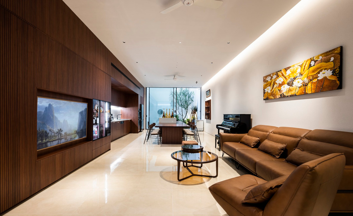 Phòng khách thông thoáng, gần gũi với thiên nhiên.