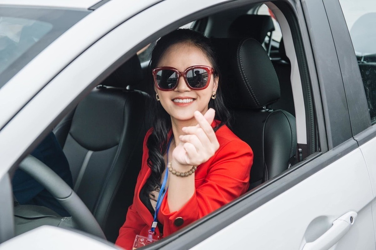 Đây là xế hộp thứ 3 nữ diễn viên "Về nhà đi con" đang sở hữu. Năm 2018, Thu Quỳnh từng mua xe hơi trả góp vì muốn thuận tiện việc đưa con trai đi học.