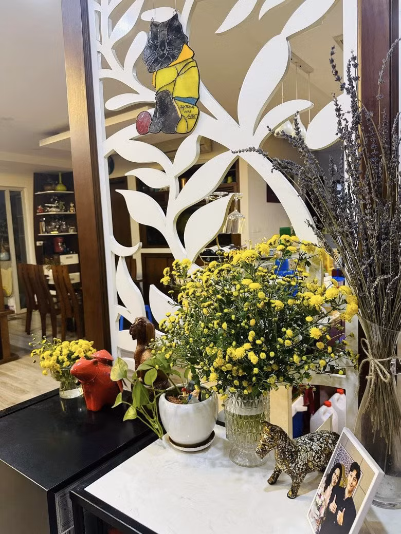 Những bình cúc chi cho không gian nhà thêm rực rỡ.