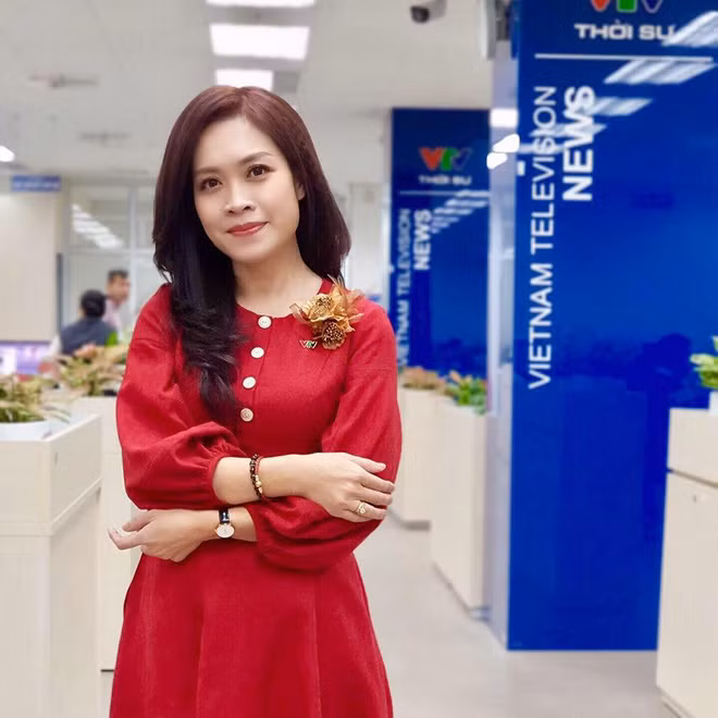  BTV Hoàng Trang là một trong những gương mặt quen thuộc với khán giả truyền hình qua nhiều chương trình như Bữa trưa vui vẻ, Điểm hẹn văn hóa...