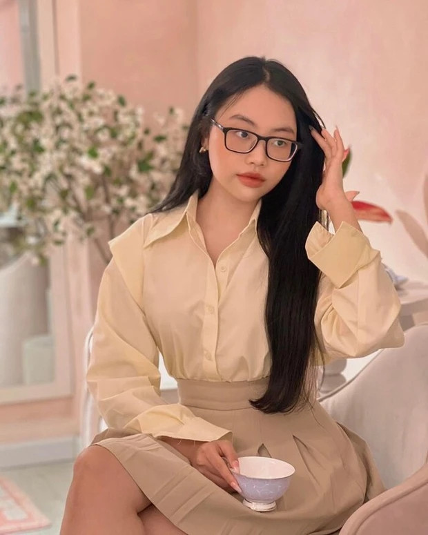 Đến năm 19 tuổi, Phương Mỹ Chi đã có thể mở cửa hàng cho mẹ ruột.