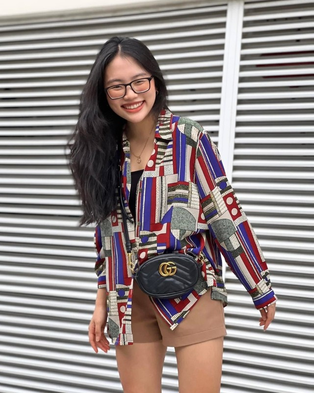 Với nguồn thu nhập lớn, Phương Mỹ Chi cũng mạnh tay chi tiền khủng để mua những món đồ hiệu đắt đỏ. Nguồn ảnh: FBNV