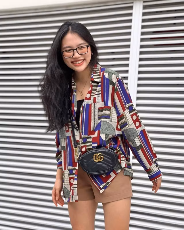 Với nguồn thu nhập lớn, Phương Mỹ Chi cũng mạnh tay chi tiền khủng để mua những món đồ hiệu đắt đỏ. Nguồn ảnh: FBNV