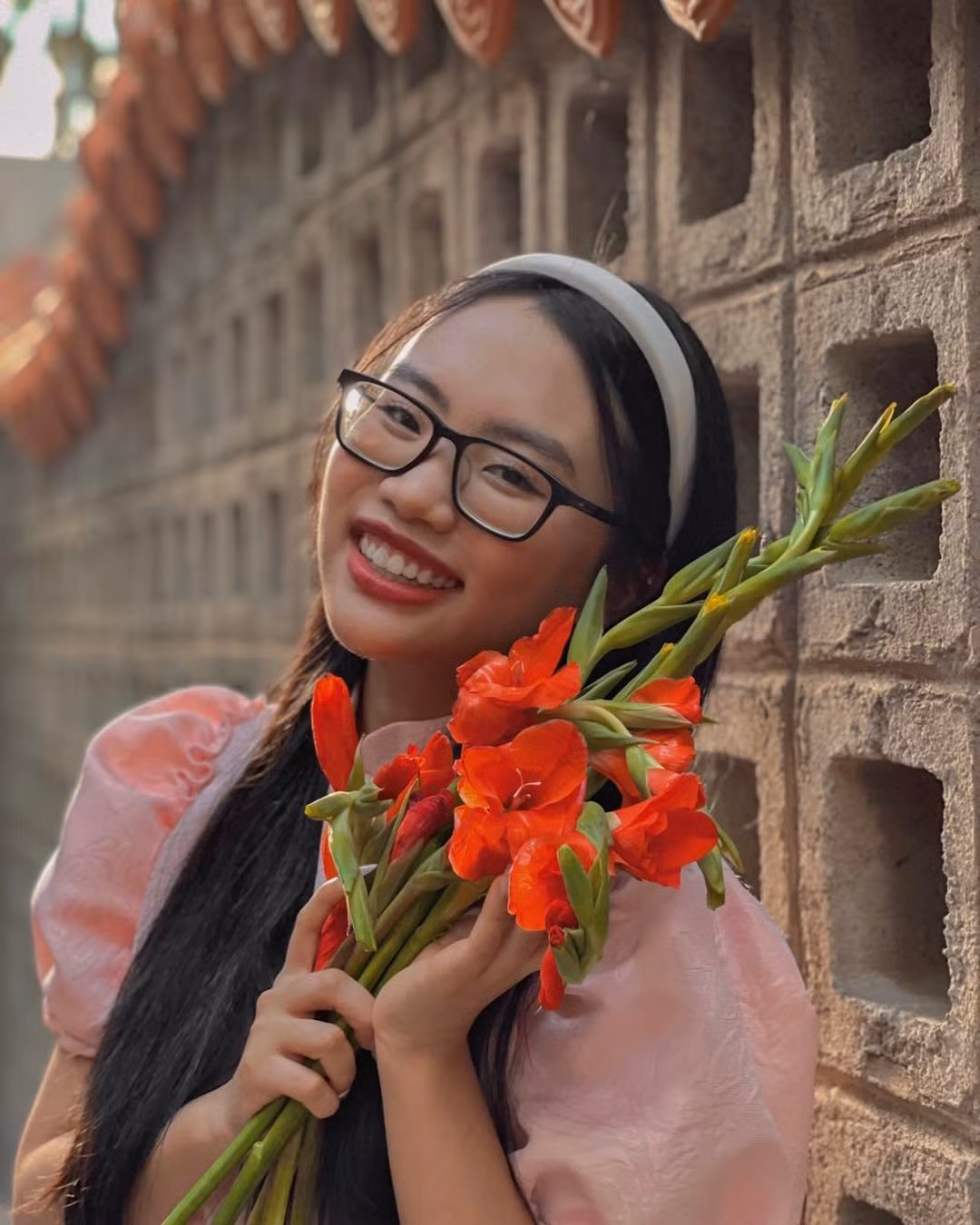 Phương Mỹ Chi sinh năm 2003, là Á quân Giọng hát Việt nhí mùa đầu tiên. Đến nay, Phương Mỹ Chi trở thành gương mặt ca sĩ nhí tài năng và triển vọng.