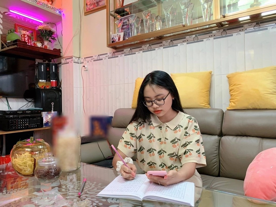 Căn nhà của Phương Mỹ Chi tặng gia đình có diện tích nhỏ, thiết kế đơn giản phù hợp với sinh hoạt của gia đình.