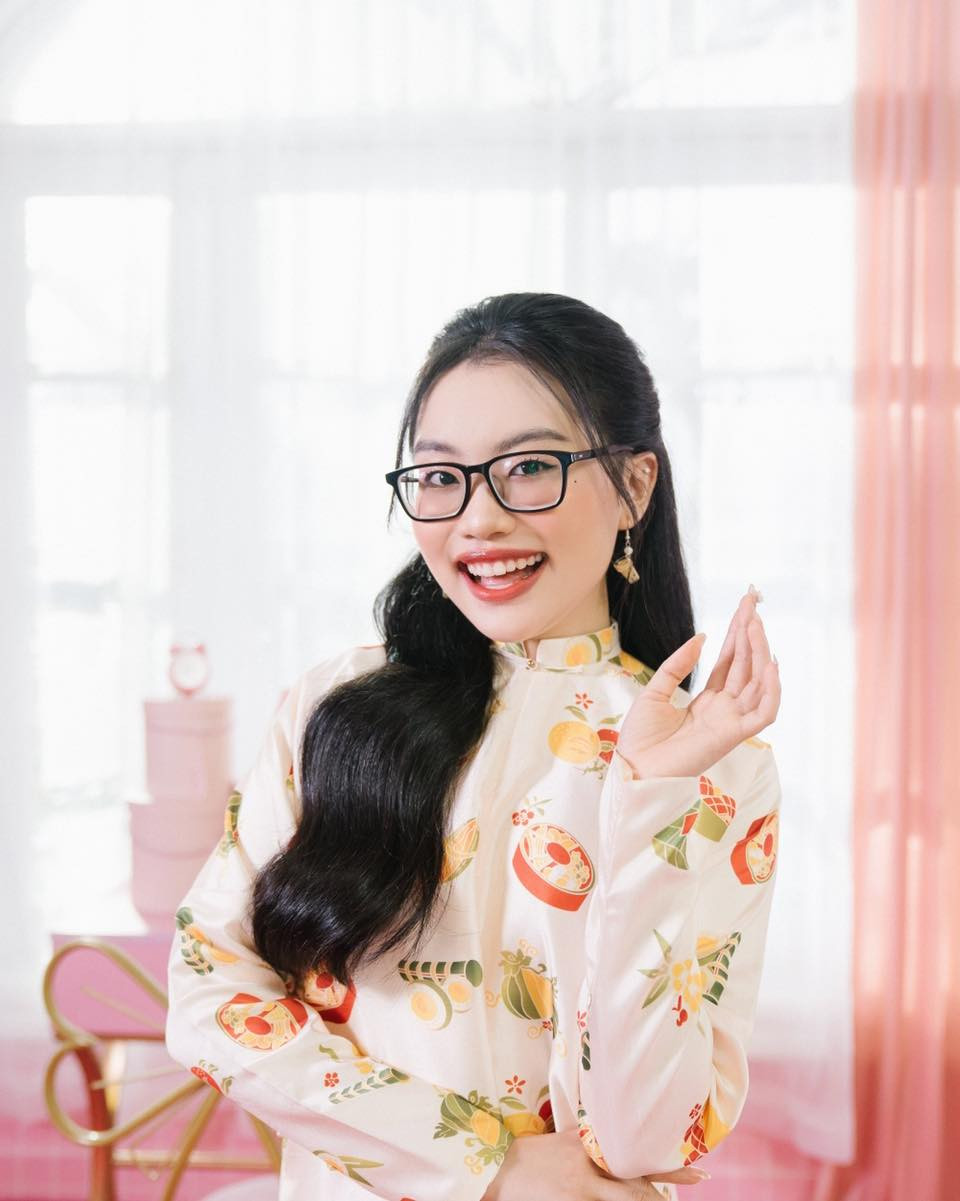 Mới đây, Phương Mỹ Chi bị réo tên trên các diễn đàn showbiz nghi lộ clip nhạy cảm. Tuy nhiên, Phương Mỹ Chi đã lên tiếng phủ nhận. Phương Mỹ Chi khẳng định tất cả thông tin trên đều hoàn toàn bịa đặt nhằm bôi nhọ danh dự.