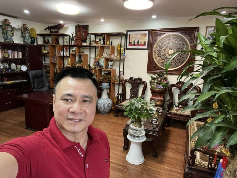 Trên trang trang cá nhân, NSND Tự Long khoe một góc đặc biệt chứa cả "gia tài" trong căn nhà thu hút sự chú ý của khán giả.