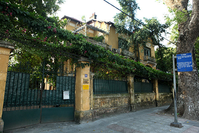 Căn biệt thự hiện là nơi con cháu của cụ Hoàng Thị Minh Hồ - vợ nhà tư sản Trịnh Văn Bô sinh sống. Ảnh: Dân Việt