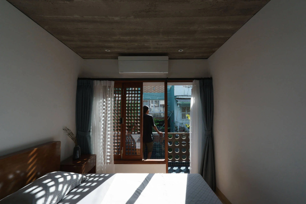 Các phòng ngủ đều có cửa sổ hoặc ban công rộng. Nguồn ảnh: Dzũng Huỳnh.DH