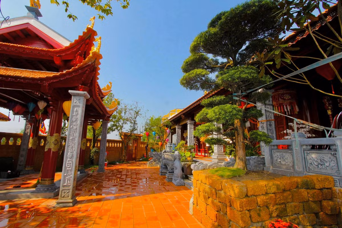 Phần gỗ được chạm khắc tỉ mỉ và phải làm trong suốt 2 năm. Ảnh: Vietnamnet