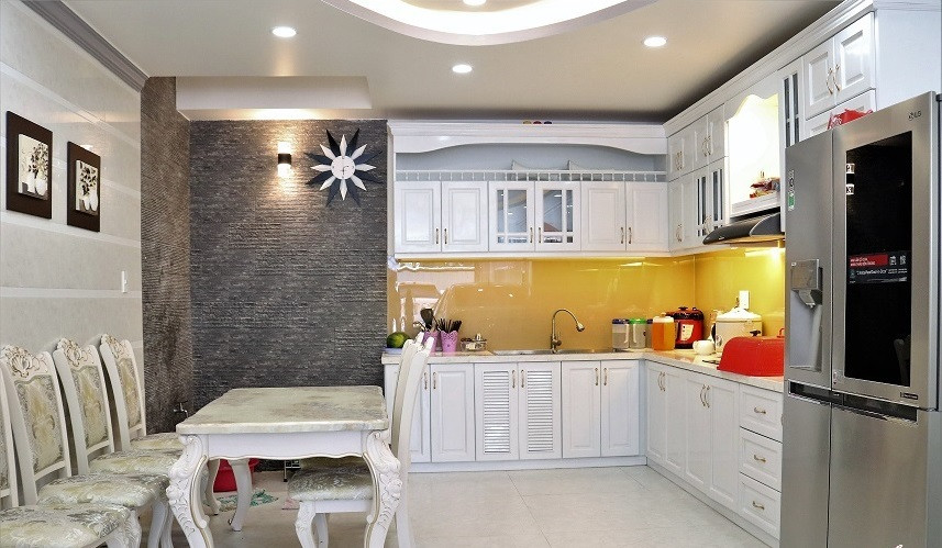 Khu bếp gọn gàng và ấm cúng. Ảnh: Vietnamnet